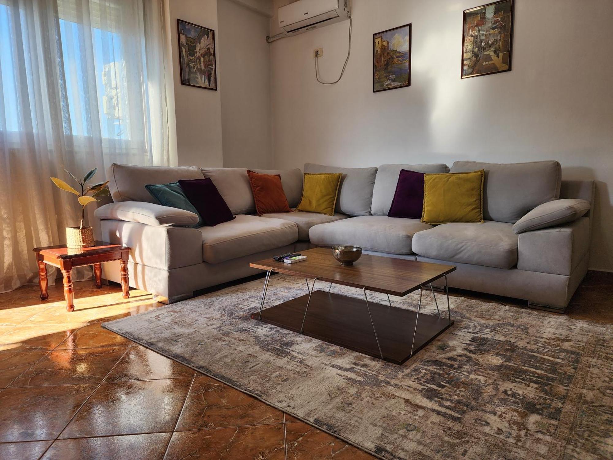 Cozy Sunlit Apartment With Scenic Balcony View ติรานา ภายนอก รูปภาพ